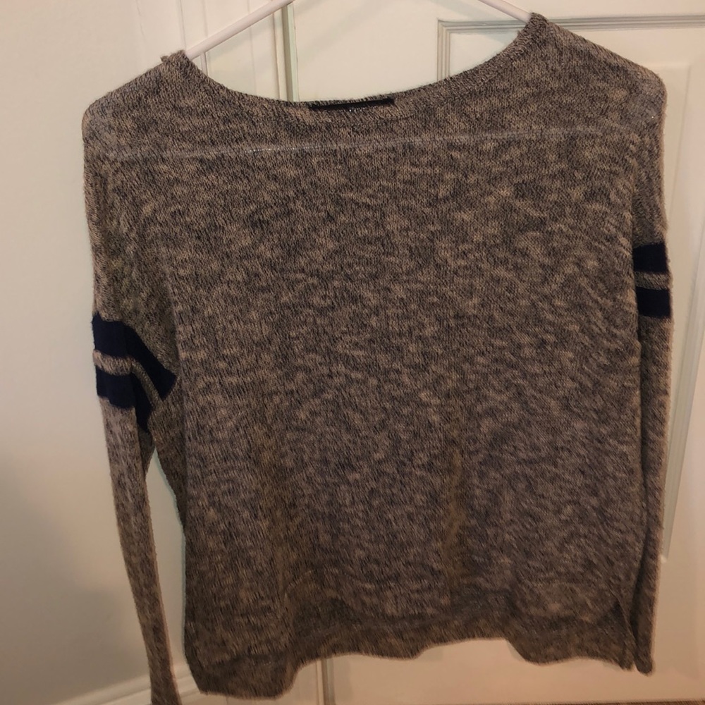 Green Envelope sweater with stripped sleeves